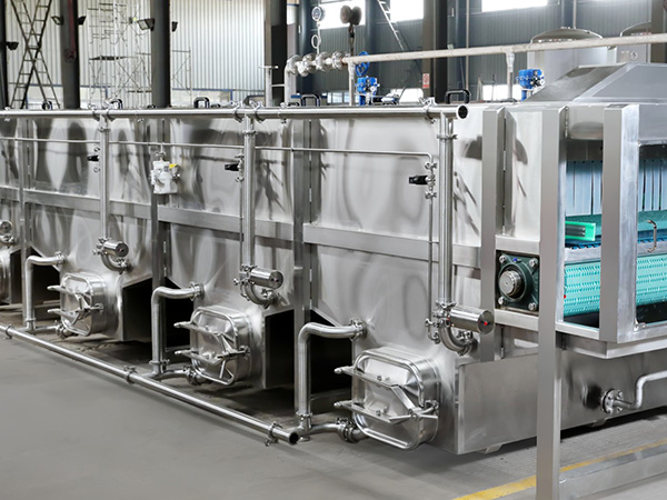 CONTINUOUS SPRAYING STERILIZER